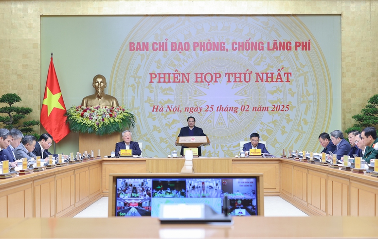  Thủ tướng đề nghị các thành viên Ban Chỉ đạo, lãnh đạo các bộ, cơ quan, địa phương phải tập trung chỉ đạo, điều hành và tổ chức thực hiện một số nhiệm vụ, giải pháp trọng tâm - Ảnh: VGP/Nhật Bắc