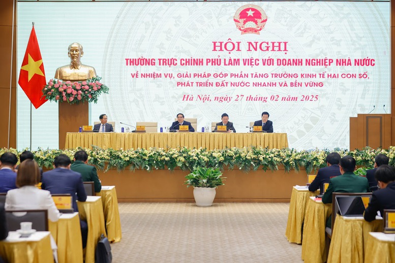 Thủ tướng cũng đồng tình với đề xuất về tiếp tục đổi mới công tác cán bộ, tuyển dụng và sử dụng nhân tài tại các DNNN với cách tiếp cận, tư duy, phương pháp luận mới - Ảnh: VGP/Nhật Bắc