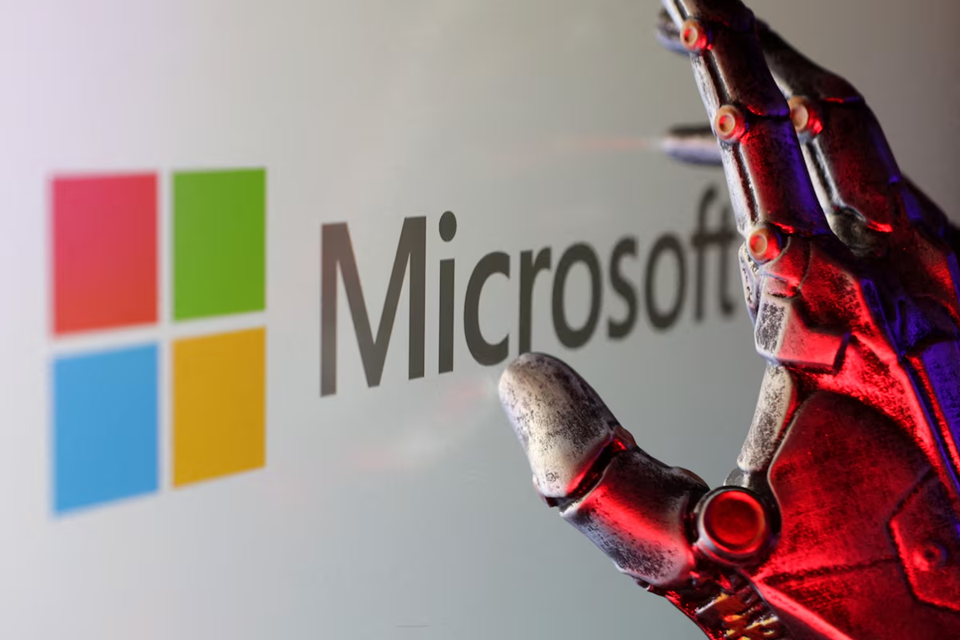  Microsoft đang phát triển mô hình AI nội bộ để giảm phụ thuộc OpenAI, thử nghiệm mô hình mới và có thể ra mắt vào cuối năm nay - Ảnh: Reuters