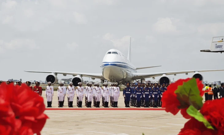 Lễ đón Chủ tịch Trung Quốc Tập Cận Bình thăm chính thức Campuchia từ trưa 17-4 - Ảnh: TÂN HOA XÃ