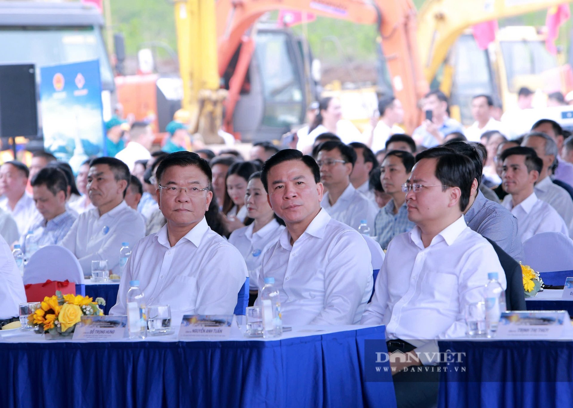 Các đại biểu dự lễ động thổ.