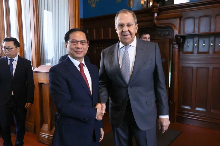 Phó thủ tướng, Bộ trưởng Ngoại giao Bùi Thanh Sơn và Bộ trưởng Ngoại giao Nga Sergei Lavrov - Ảnh: Bộ Ngoại giao cung cấp