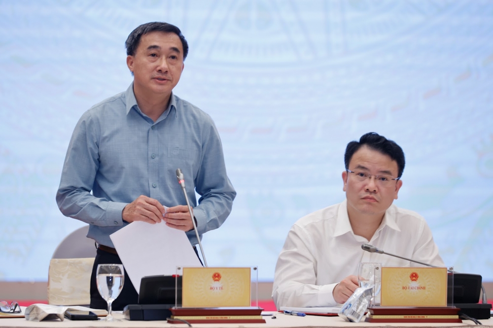 Thứ trưởng Bộ Y tế Trần Văn Thuấn cung cấp thông tin về việc thực hiện chủ trương miễn viện phí cho toàn dân