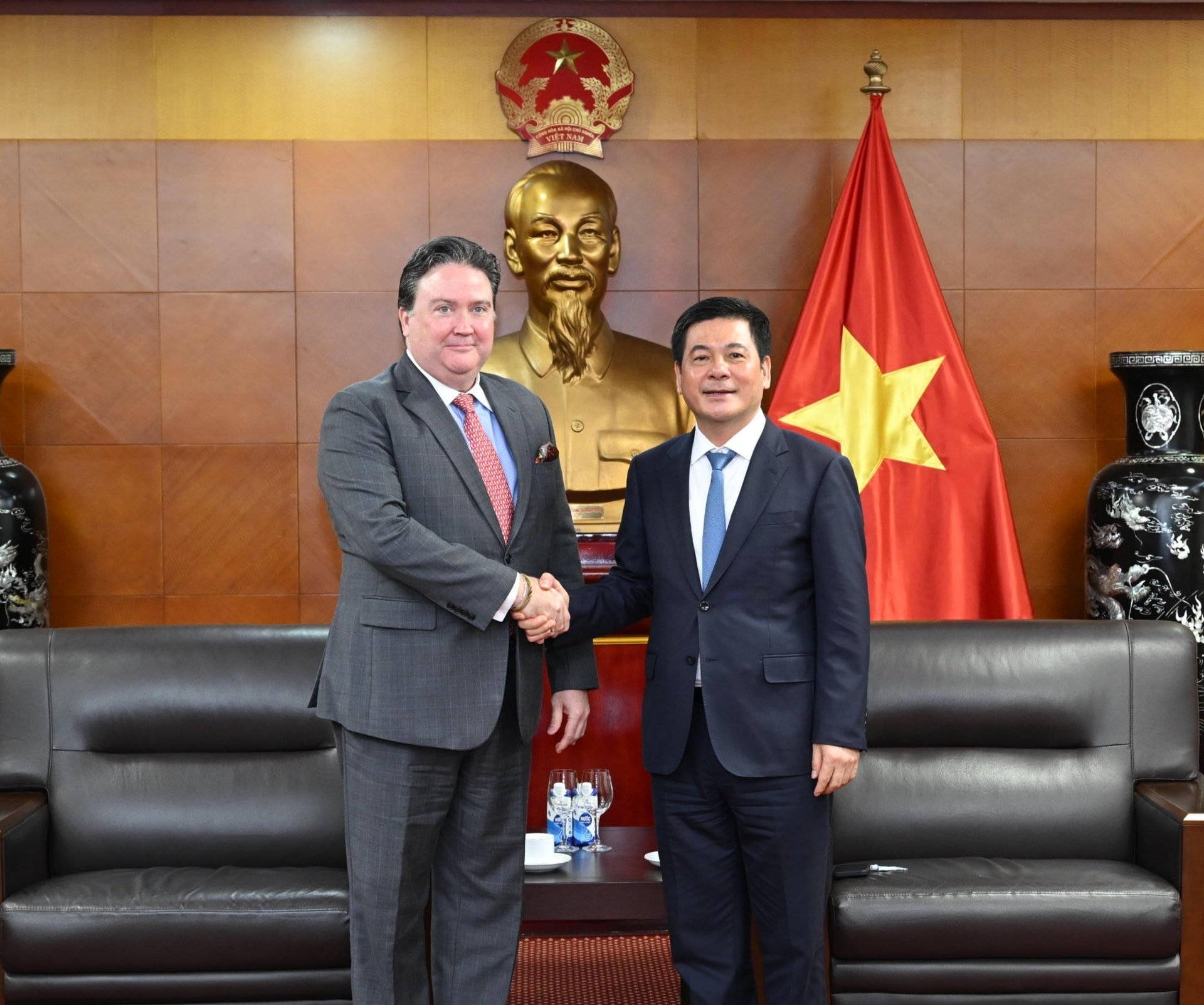 Bộ trưởng Bộ Công Thương làm việc với Đại sứ đặc mệnh toàn quyền Hợp chúng quốc Hoa Kỳ tại Việt Nam. Ảnh: T.Linh