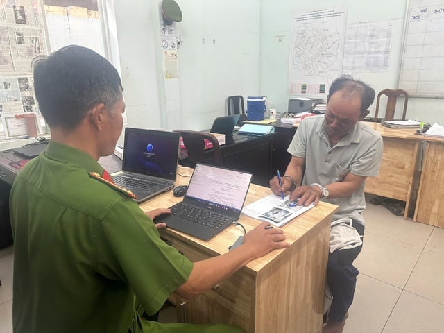 Huỳnh Minh Trung tại cơ quan công an.