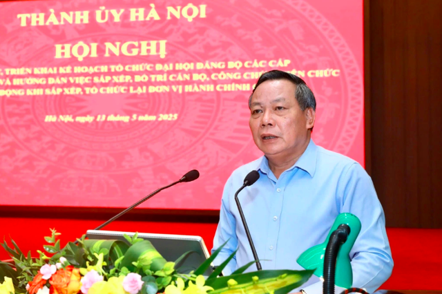 Phó Bí thư Thường trực Thành ủy Hà Nội Nguyễn Văn Phong phát biểu chỉ đạo