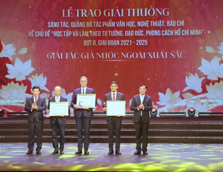 Tác giả nước ngoài xuất sắc - Ảnh: CTV