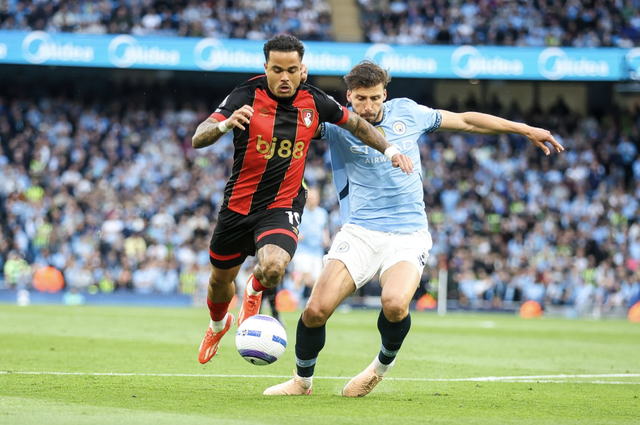 Pha bóng của Justin Kluivert là điểm sáng của Bournemouth đầu trận