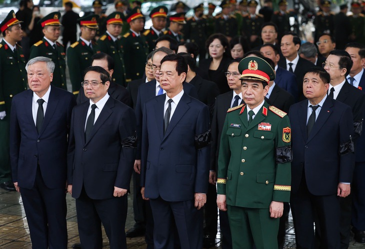Đoàn Chính phủ do Thủ tướng Phạm Minh Chính dẫn đầu vào lễ viếng - Ảnh: NGUYỄN KHÁNH