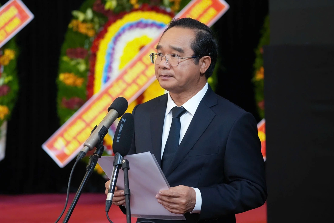Chủ tịch UBND TP.HCM Nguyễn Văn Được - trưởng Ban Tổ chức lễ viếng và lễ truy điệu nguyên Chủ tịch nước Trần Đức Lương tại TP.HCM - phát biểu cảm tạ - Ảnh: HỮU HẠNH