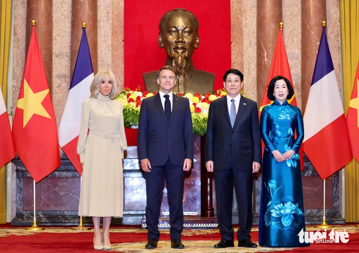 Hai nhà lãnh đạo và hai Phu nhân cùng chụp ảnh chung tại Phủ Chủ tịch - Ảnh: NGUYỄN KHÁNH