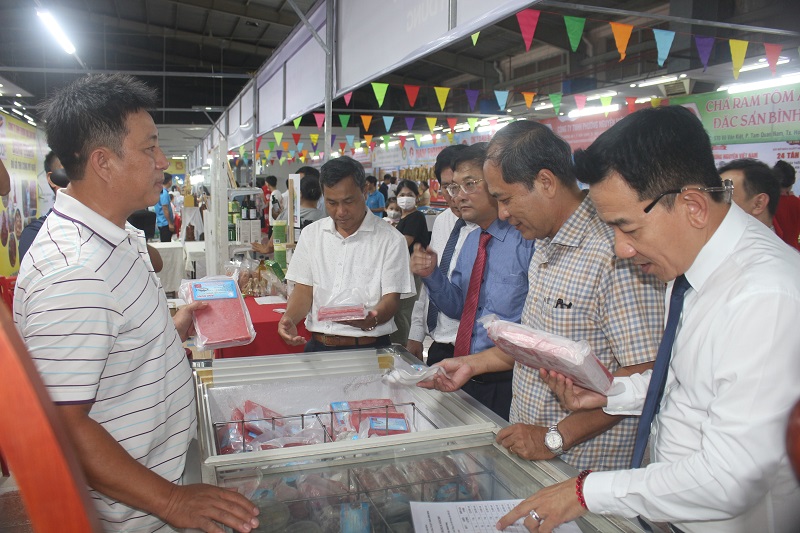 Đặc sản cá ngừ đại dương Bình Định thu hút sự quan tâm.