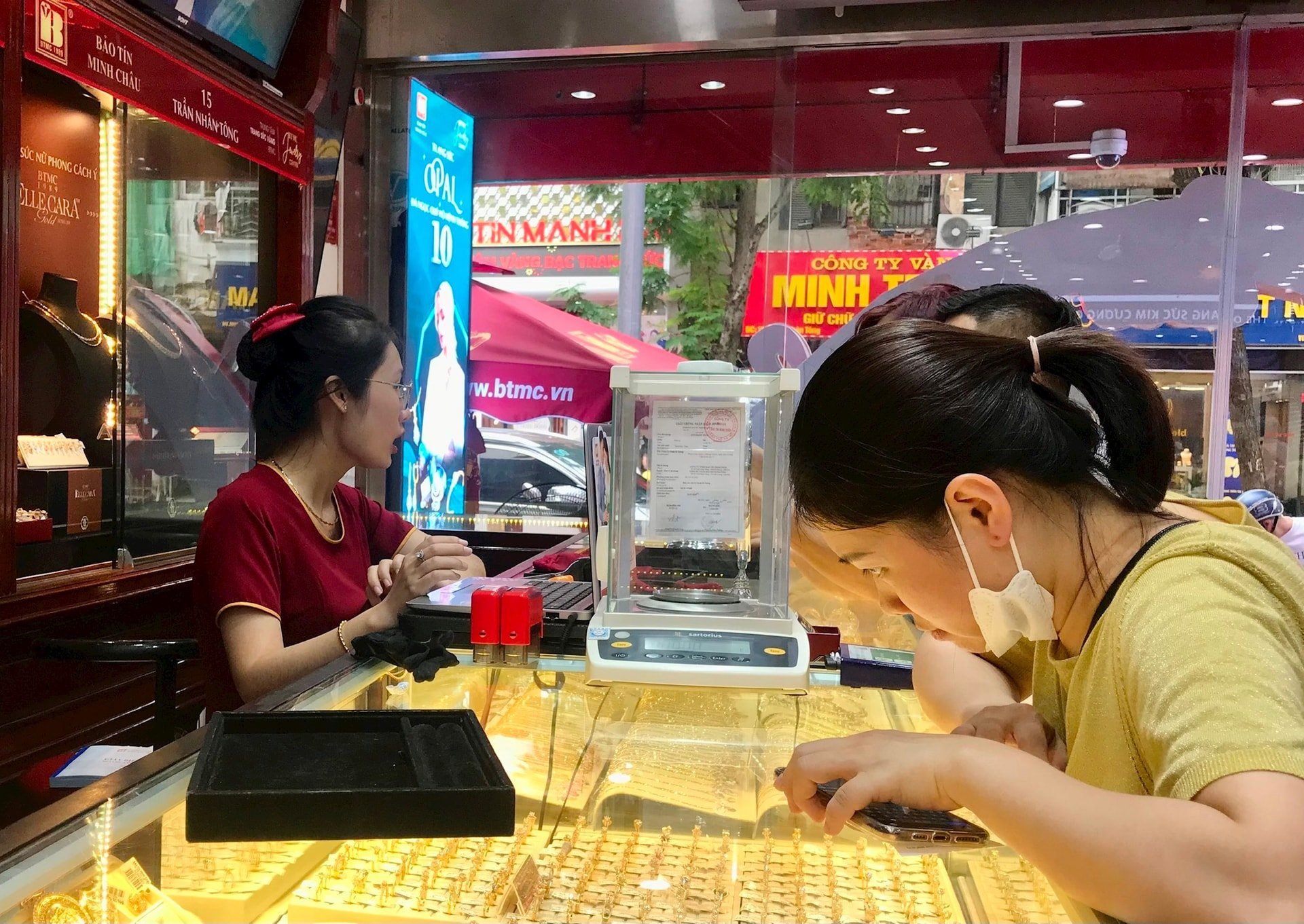 Sáng nay, giá vàng đứng yên. Ảnh: H.T