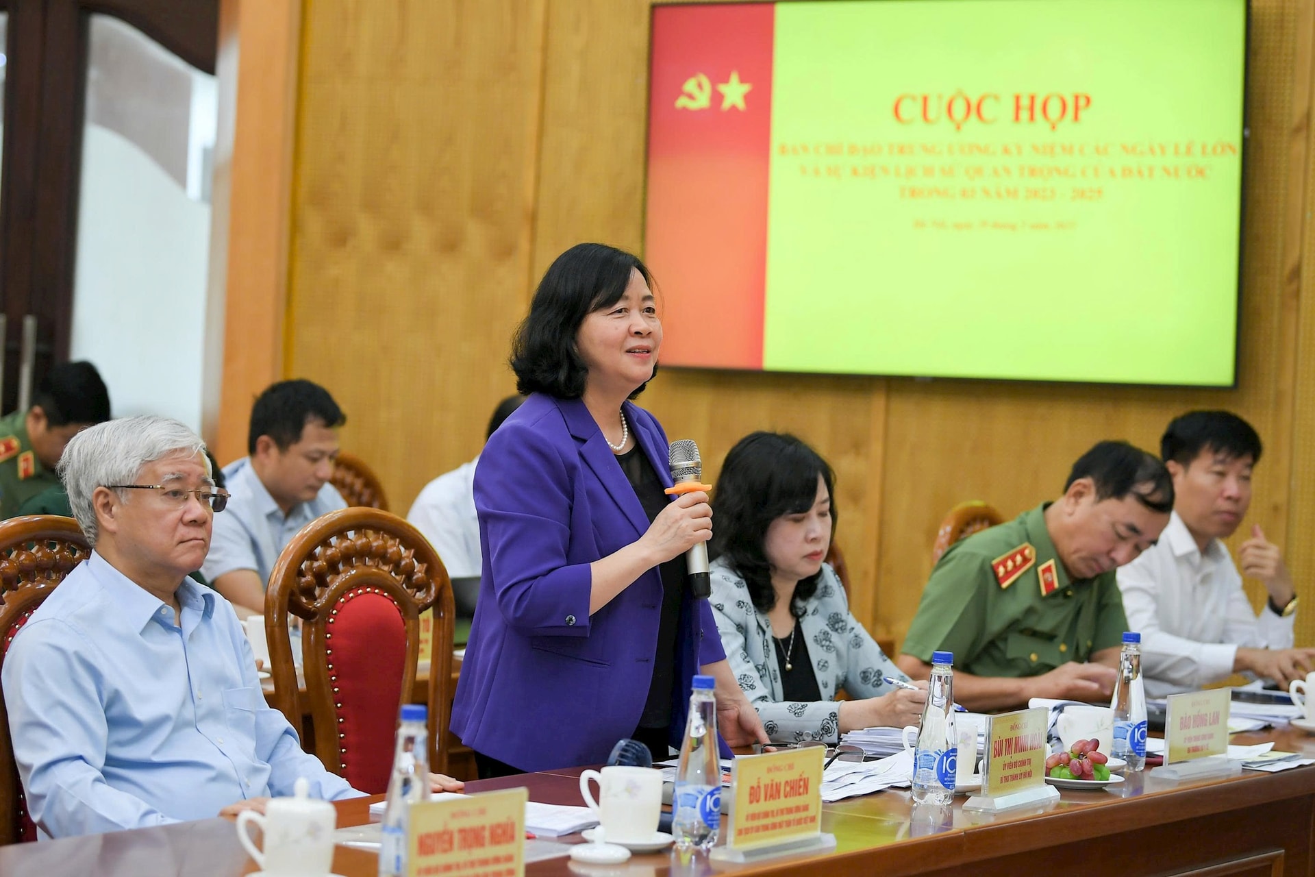 Bí thư Thành ủy, Trưởng đoàn đại biểu Quốc hội thành phố Hà Nội Bùi Thị Minh Hoài phát biểu tại hội nghị. Ảnh: Nguyên Anh