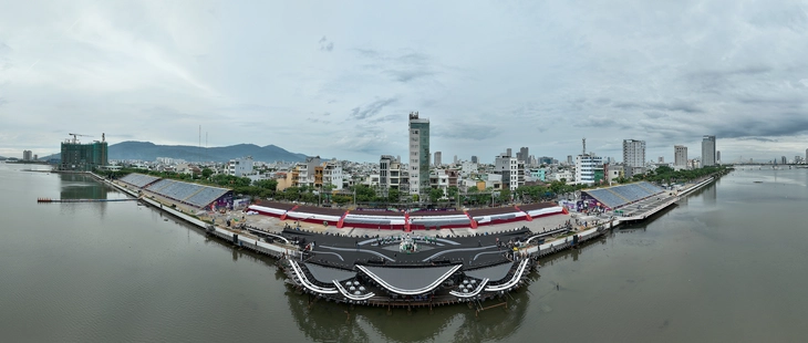 Toàn cảnh sân khấu và khán đài Lễ hội pháo hoa quốc tế Đà Nẵng 2025