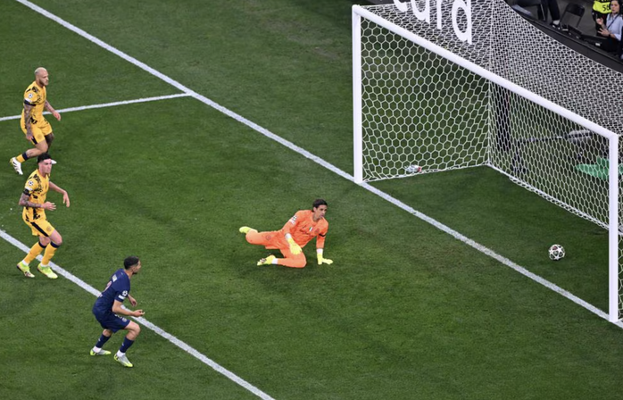Achraf Hakimi ghi bàn thắng dễ nhất trong sự nghiệp