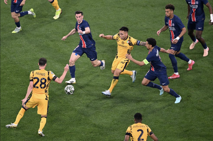 Hình ảnh hiếm hoi của hàng công Inter Milan trong trận chung kết