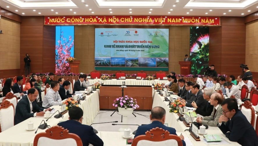 Toàn cảnh hội thảo “Kinh tế xanh và phát triển bền vững”.