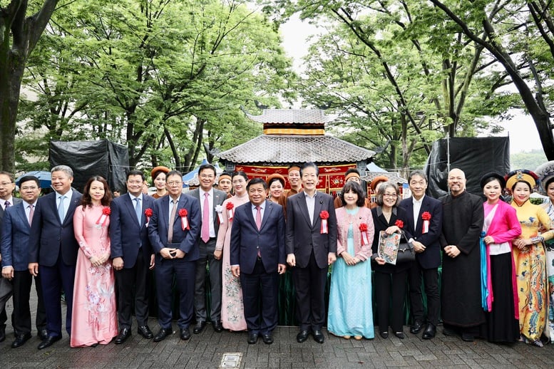  Phó Thủ tướng Nguyễn Chí Dũng cùng các đại biểu dự Lễ hội Việt Nam tại Công viên Yoyogi, Tokyo, Nhật Bản - Ảnh: VGP/Thu Sa