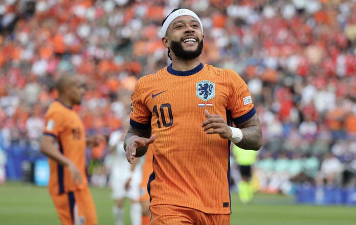 Memphis Depay ghi bàn cho Hà Lan