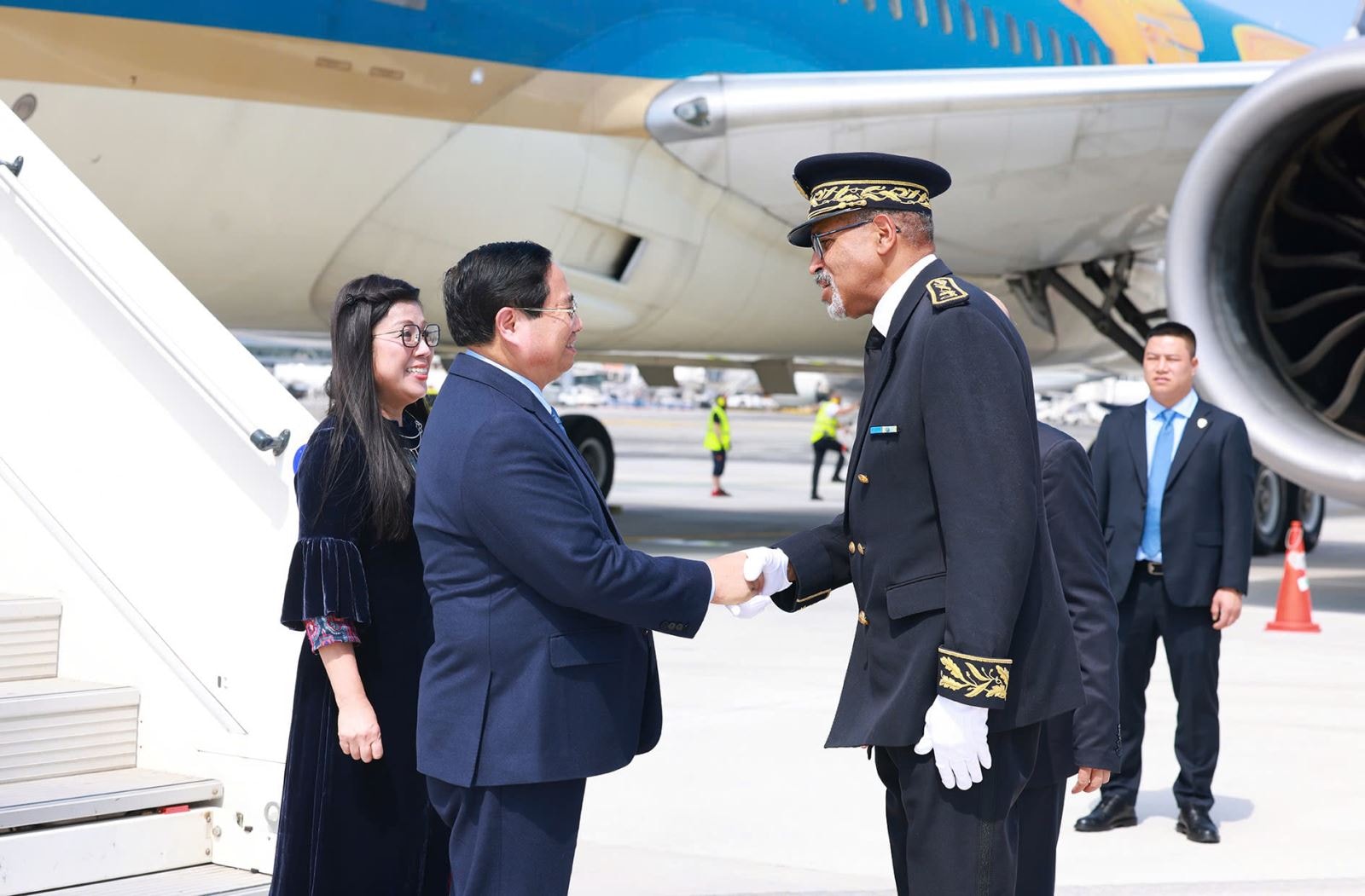 Lễ đón Thủ tướng Phạm Minh Chính và Phu nhân tại sân bay quốc tế Cotê d’Azur Nice, Cộng hòa Pháp. Ảnh: Dương Giang/TTXVN