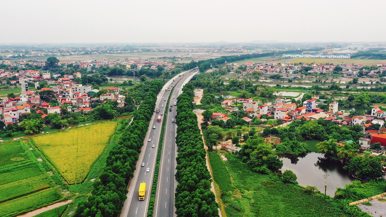 Cao tốc Cầu Giẽ - Ninh Bình dài 50 km, thông xe toàn tuyến vào năm 2012 với quy mô 4 làn xe, 2 làn dừng khẩn cấp - Ảnh: Vietnamnet