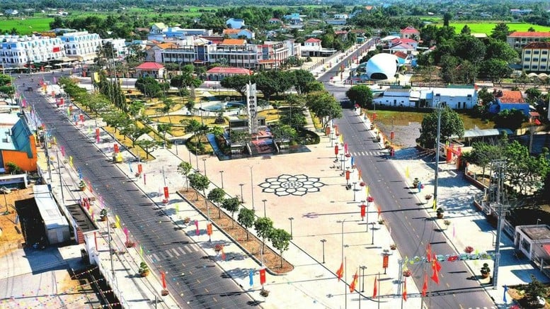 Diện mạo đô thị của Tân Trụ từng bước thay đổi, kết cấu hạ tầng được đầu tư đồng bộ, khang trang.