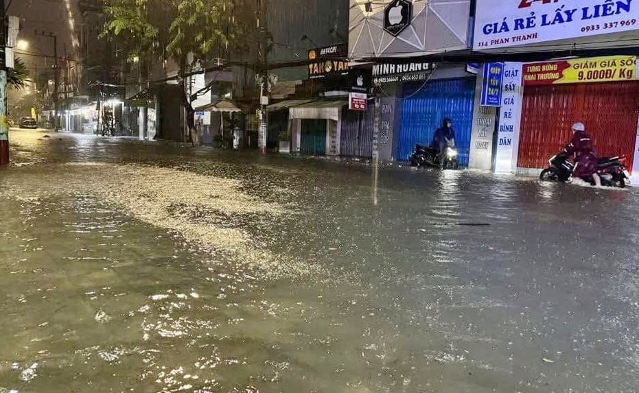 Nhiều tuyến đường trung tâm TP.Đà Nẵng bị ngập sâu
