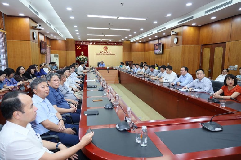Lãnh đạo Bộ Nội vụ, các đơn vị thuộc, trực thuộc Bộ dự Hội nghị tại điểm cầu Bộ Nội vụ