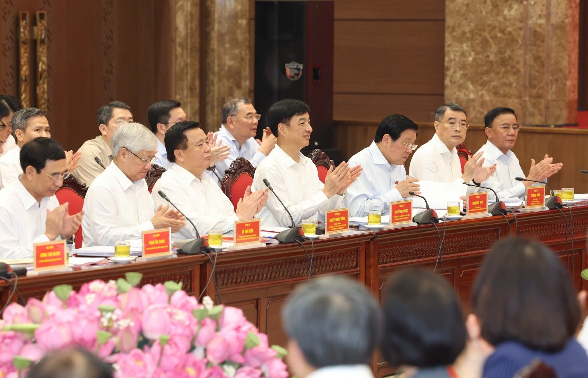 Các lãnh đạo Đảng, Nhà nước tham dự cuộc làm việc của Tổng Bí thư Tô Lâm với Ban Thường vụ Thành ủy Hà Nội.