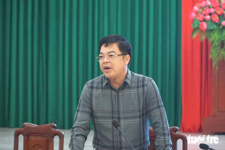 Ông Hồ Xuân Hòe - giám đốc Sở Nông nghiệp và Môi trường Quảng Trị - nhấn mạnh khôi phục sản xuất nhưng phải tính đến việc tránh được mưa lũ cuối vụ - Ảnh: HOÀNG TÁO