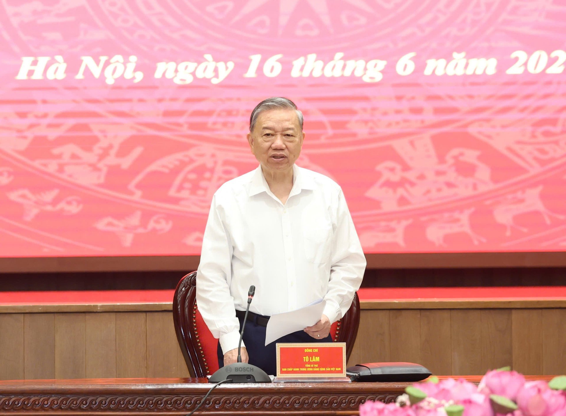 Tổng Bí thư Tô Lâm chủ trì cuộc làm việc với Ban Thường vụ Thành ủy Hà Nội, sáng 16/6.