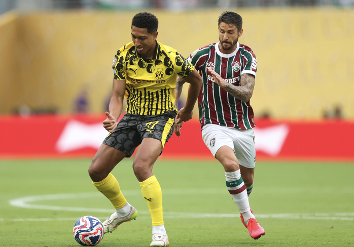 Tân binh 17 tuổi Jobe Bellingham ra mắt trong màu áo Dortmund
