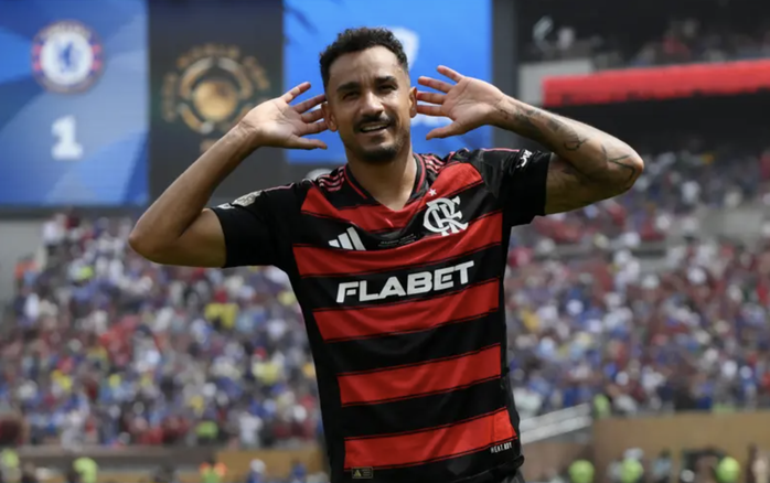Danilo ghi bàn từ pha kiến tạo của Bruno Henrique