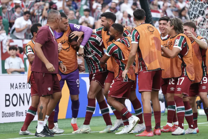 Fluminense sáng cửa vào vòng trong