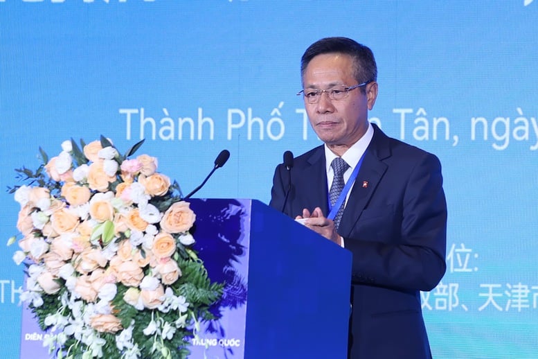 Chủ tịch Hội đồng thành viên VNPT đã trình bày về chiến lược 'Hybrid AI' - Ảnh: VGP/Nhật Bắc