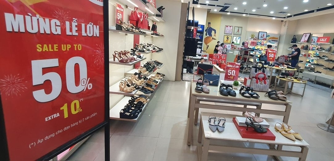  Từ ngày 1-7, doanh nghiệp không được khuyến mại trên 50% giá bán. Ảnh: Lam Giang