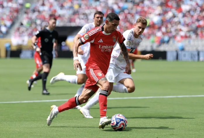  Benfica giành ngôi đầu bảng C