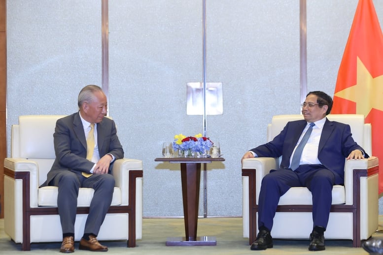  Ông Nghiêm Giới Hòa trình bày các đề xuất tham gia các dự án trọng điểm khác, đặc biệt là các dự án đường bộ cao tốc với cam kết sẽ đưa các tuyến cao tốc này trở thành kiểu mẫu với thời gian hoàn thành giảm một nửa so với dự kiến - Ảnh: VGP/Nhật Bắc