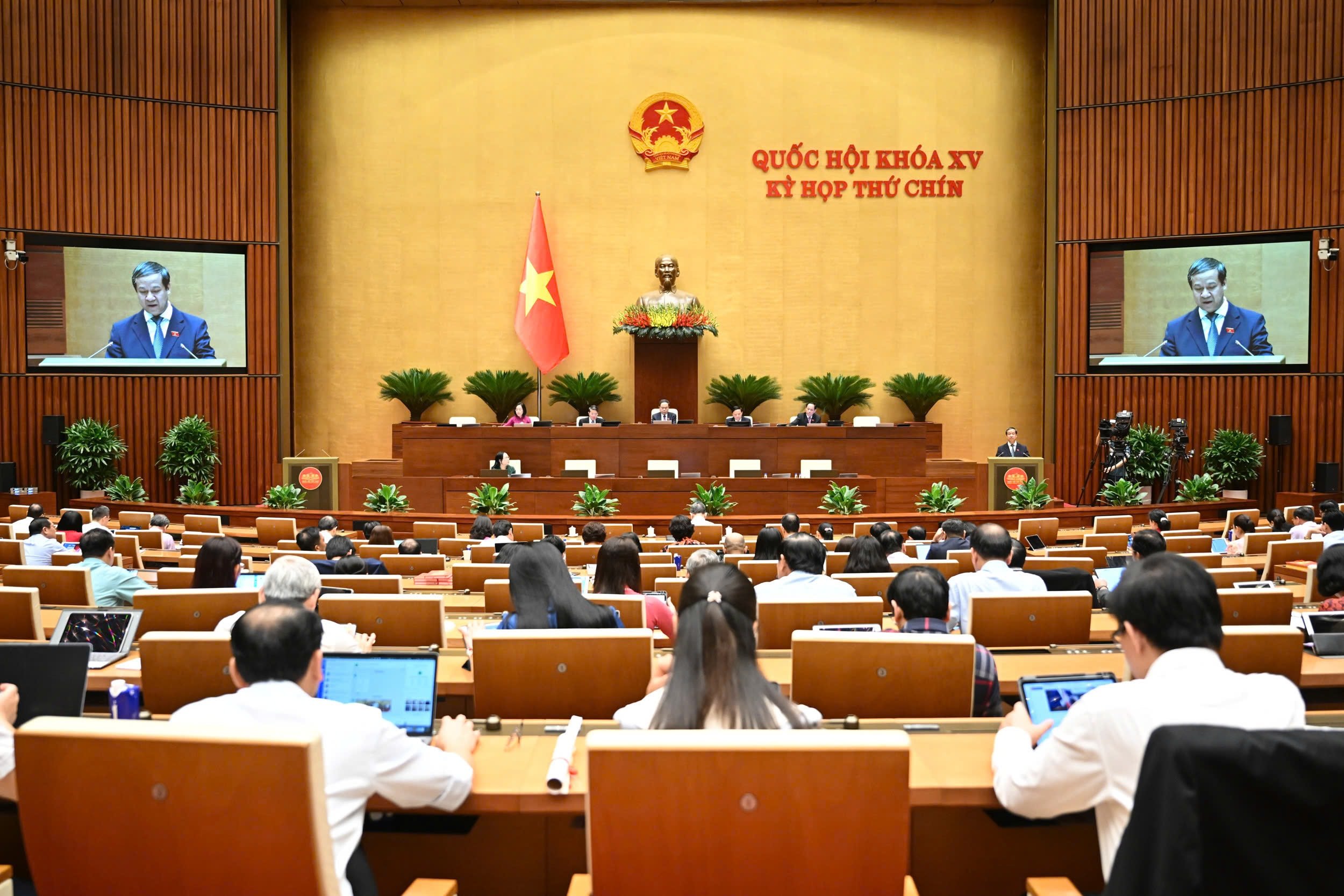  Ngày họp cuối cùng, Quốc hội biểu quyết thông qua 7 luật và 7 nghị quyết