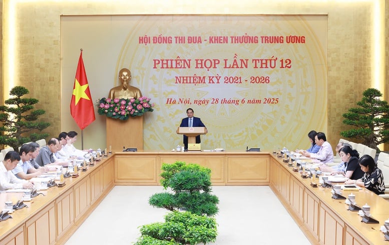 Thủ tướng nhấn mạnh, phong trào thi đua yêu nước và công tác thi đua – khen thưởng luôn gắn bó mật thiết, tác động qua lại với nhau, là một trong những sức mạnh nội sinh của dân tộc, của đất nước, là nhiệm vụ của cả hệ thống chính trị, của toàn dân dưới sự lãnh đạo của Đảng - Ảnh: VGP/Nhật Bắc