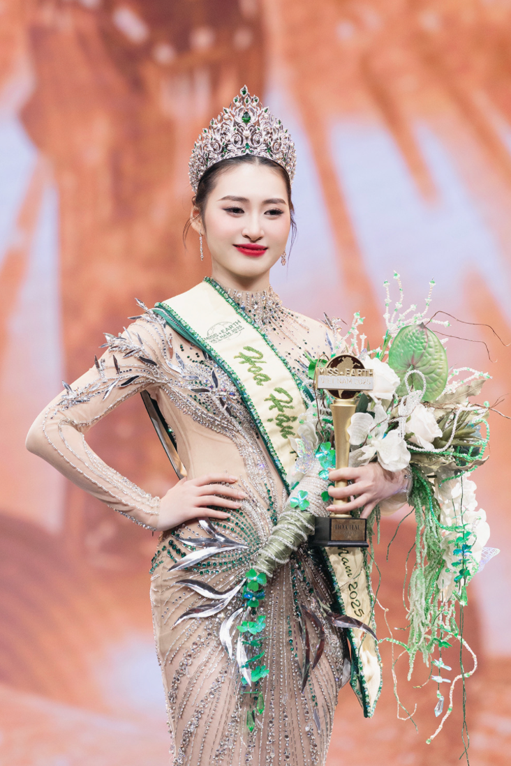 Ngô Thị Trâm Anh đăng quang Hoa hậu Trái đất Việt Nam 2025. Ảnh: BTC