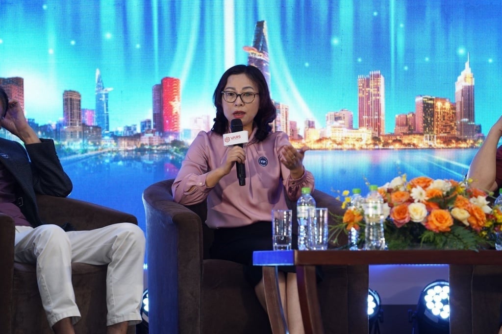 Bà Tống Thị Hạnh, Cục trưởng Cục Quản lý nhà và thị trường bất động sản (Bộ Xây dựng).