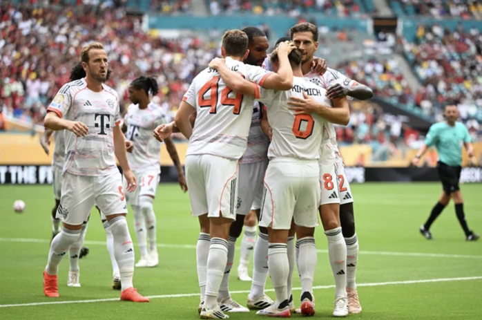 Bayern Munich vượt lên sau 3 phút nhờ bàn đá phản của đối phương