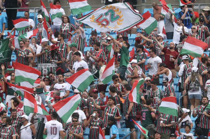 Cổ động viên Fluminense hân hoan trên khán đài