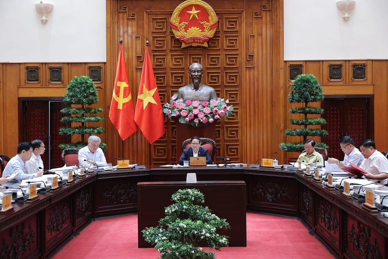Đồng chí Phạm Minh Chính, Ủy viên Bộ Chính trị, Bí thư Đảng ủy Chính phủ, Thủ tướng Chính phủ, chủ trì cuộc họp của Ban Thường vụ Đảng ủy Chính phủ - Ảnh: VGP/Nhật Bắc