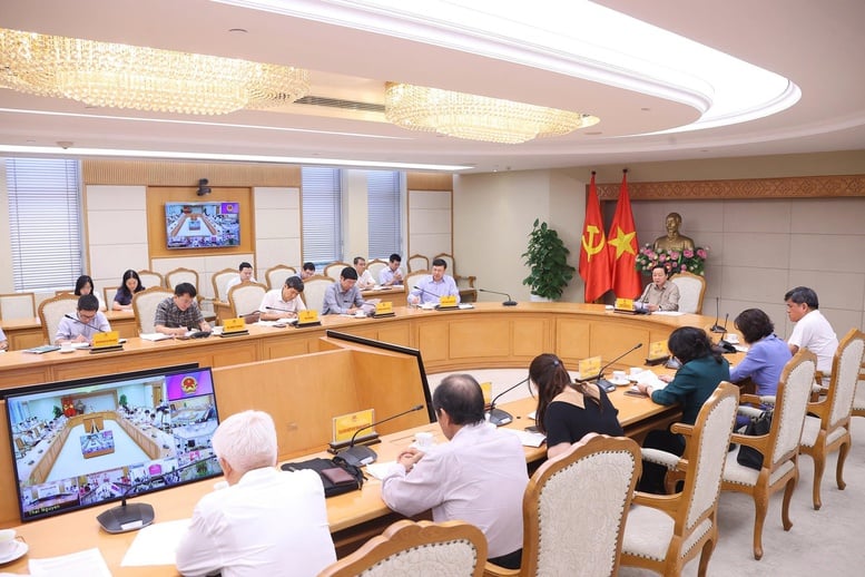 Phó Thủ tướng thống nhất quan điểm sản phẩm OCOP từ 3 sao trở lên nên do cấp tỉnh thực hiện trong giai đoạn hiện nay, 'muốn nâng giá trị thương hiệu thì phải có tổ chức uy tín đánh giá' – Ảnh: VGP/Minh Khôi