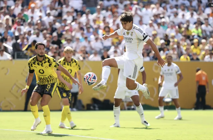 Gonzalo Garcia mở tỉ số cho Real Madrid, bàn thắng thứ 4 tại giải của sao trẻ Tây Ban Nha