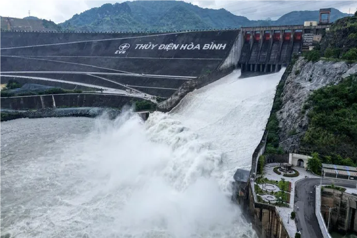 Thủy điện Hòa Bình mở cửa xả lũ, thông báo khẩn cho 6 tỉnh, thành phố