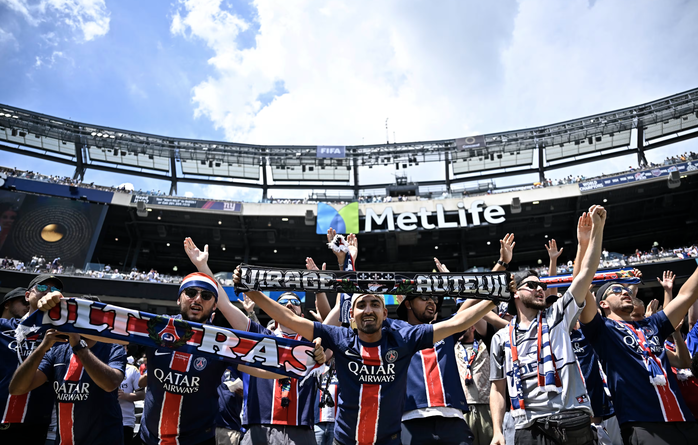 Cổ động viên PSG mừng đội nhà vào chung kết